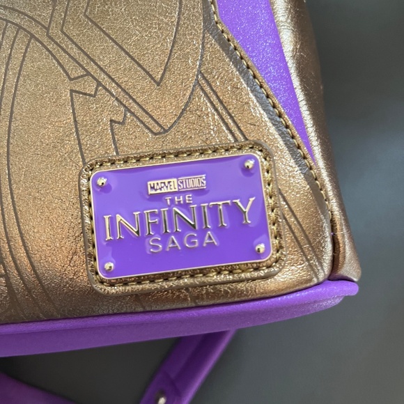 Infinity wars gauntlet loungefly backpack - Picture 3 of 3